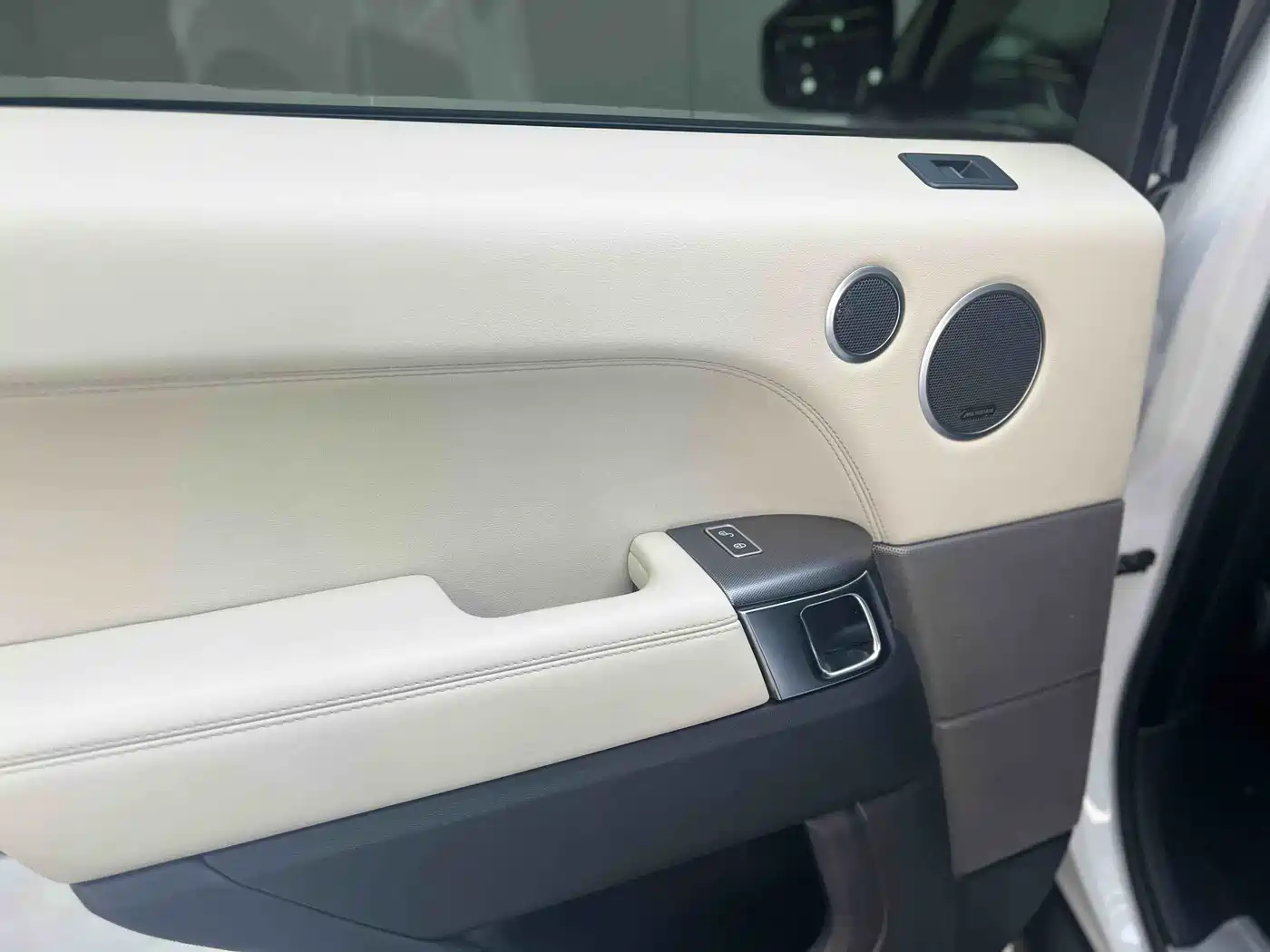 Land Rover Range Rover Sport 2016 Model 3.0 SC V6 HSE DYNAMIC фото 19