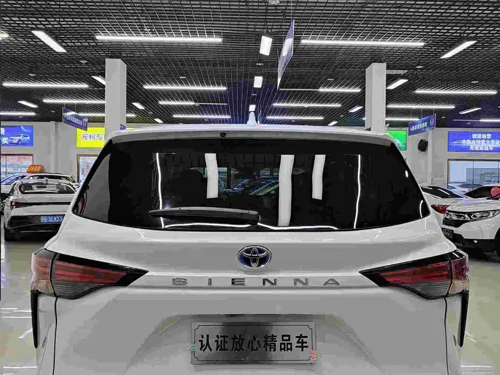 Toyota Sienna 2021 2.5L Hybrid Comfort Edition фото 5