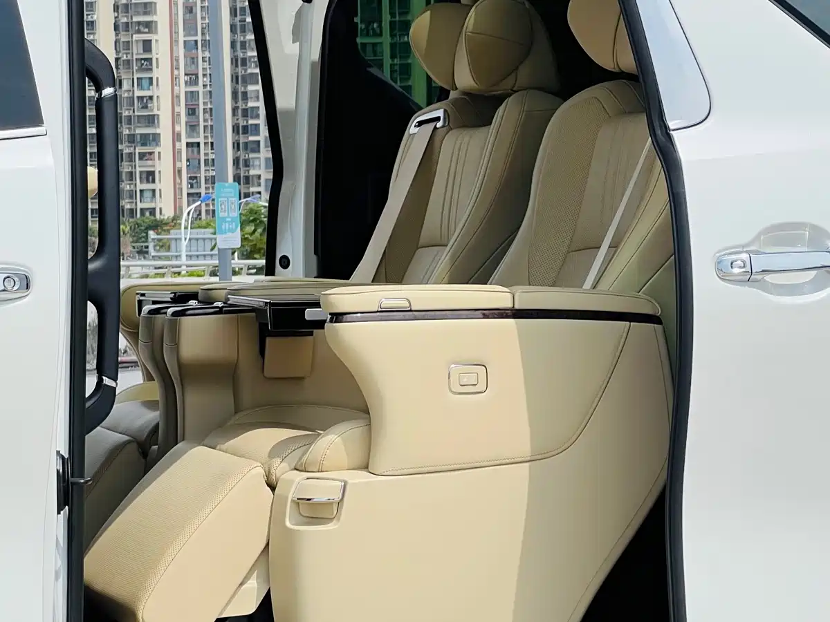 Toyota Alphard 2021 Hybrid 2.5L Premium фото 5