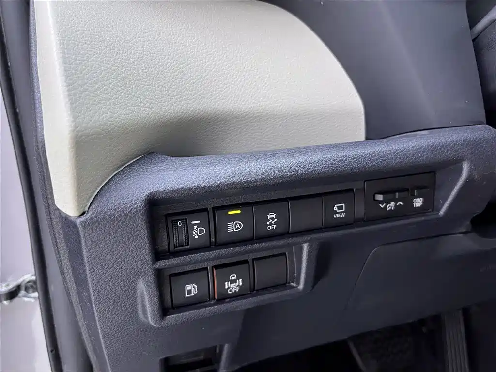 Toyota Granvia 2023 2.5L Hybrid Prestige PLUS Edition фото 26