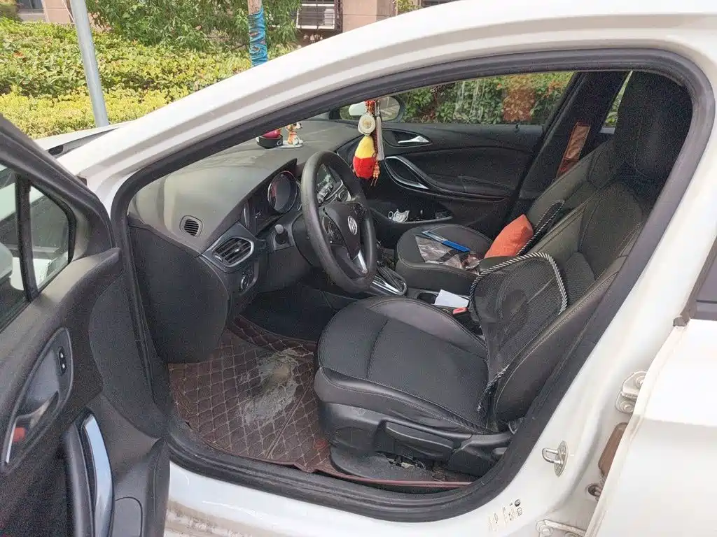 Photo 12 - Buick Verano