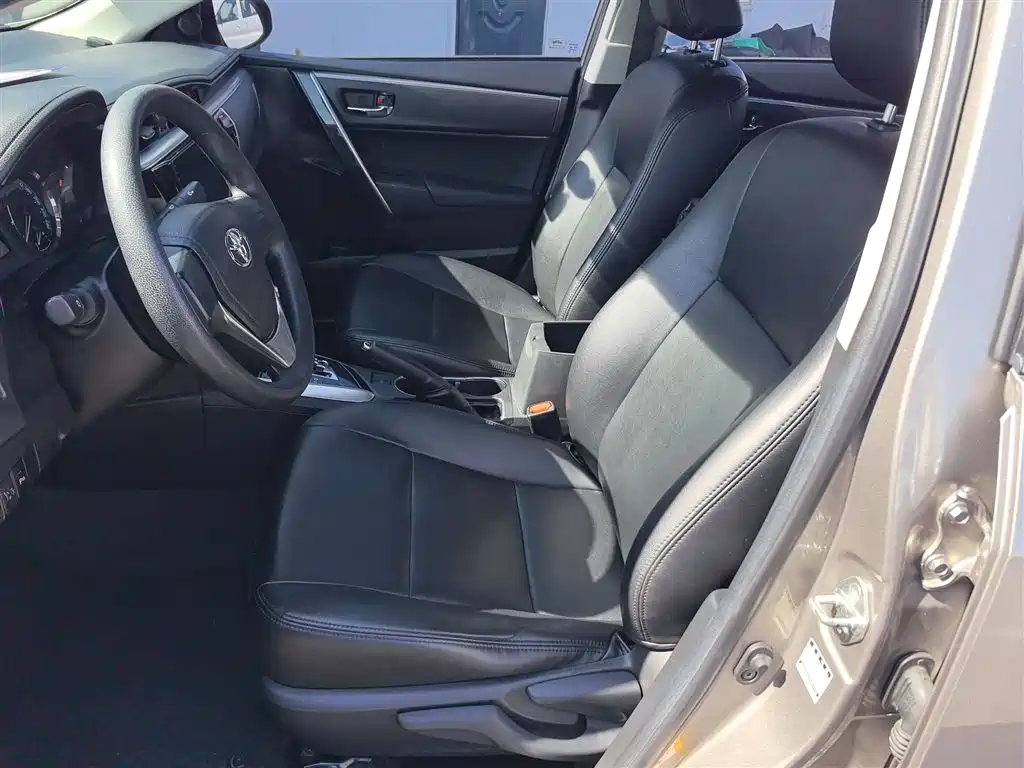 Toyota Corolla 2014 1.6L CVT GL-i фото 8
