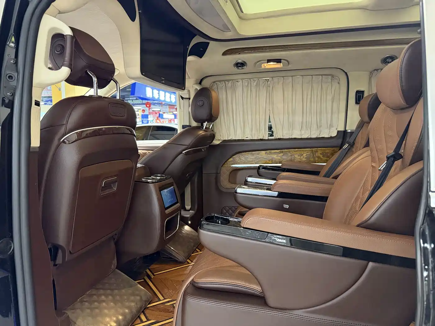 Mercedes-Benz V-Class 2018 V 260 L Premium Long Wheelbase Edition China VI фото 6