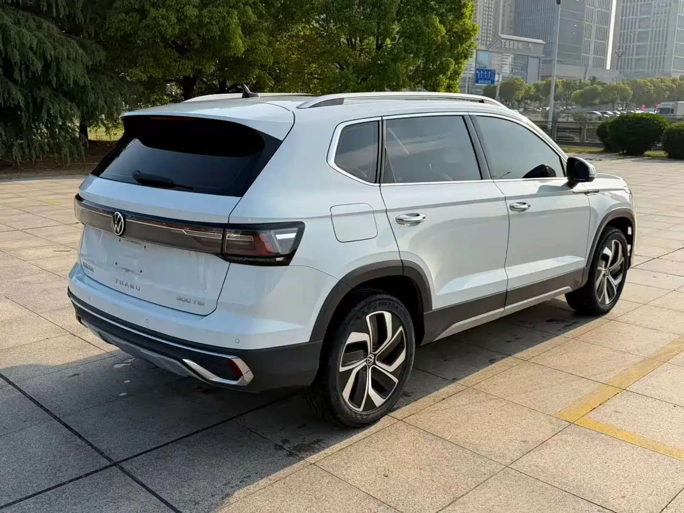 Volkswagen Tharu 2023 300TSI 2WD New Moon Edition фото 9