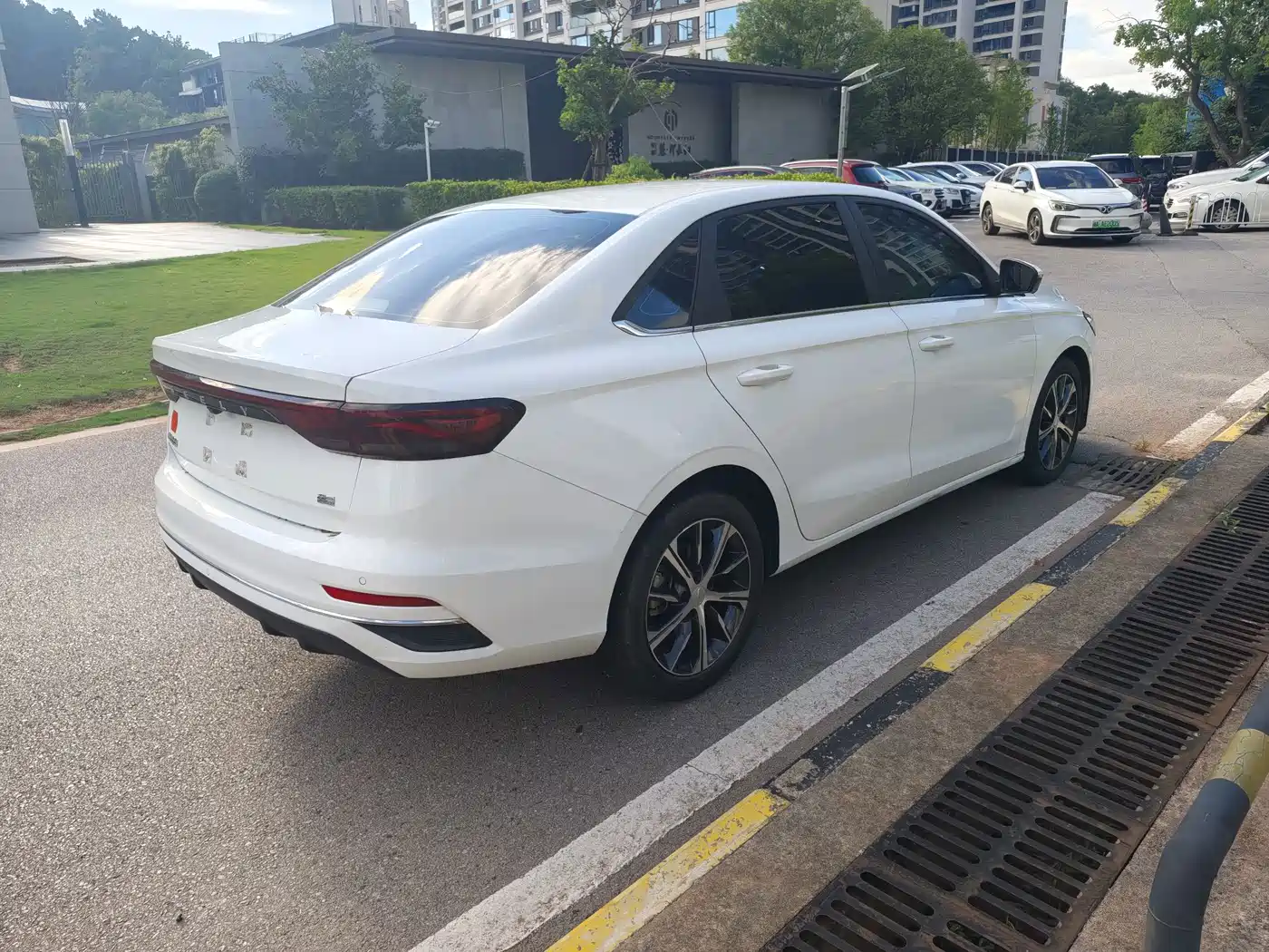 Фото 7 - Geely Emgrand