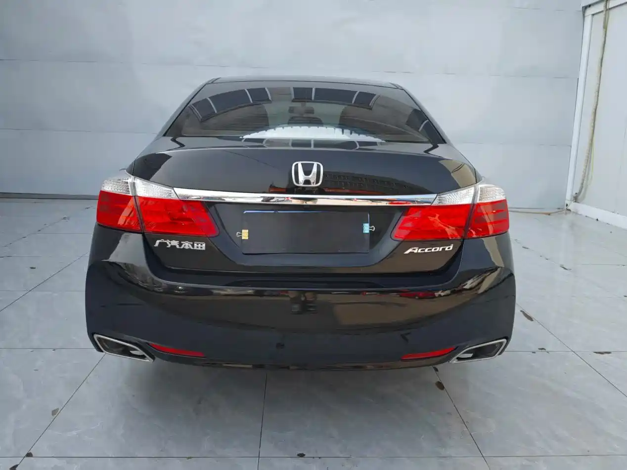 Фото 8 - Honda Accord