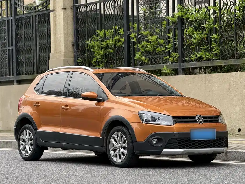 Volkswagen Polo 2016 1.6L Cross Polo Automatic фото 22