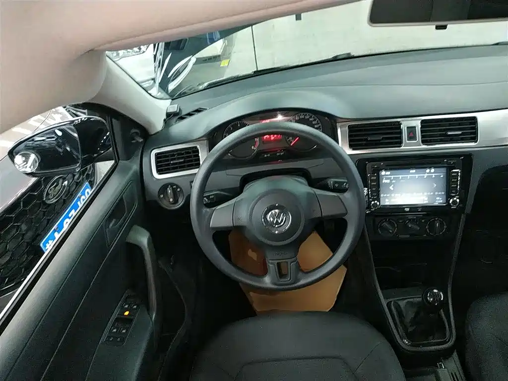 Volkswagen Santana 2015 1.6L Manual Trend Edition фото 7