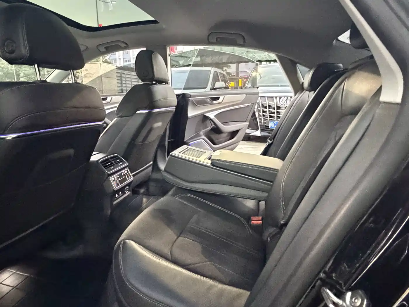 Photo 9 - Audi A7L