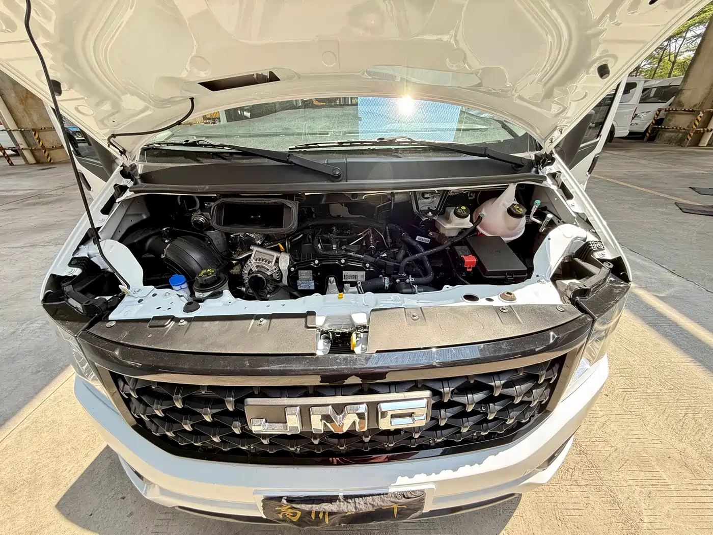 Jiangling JMC Fushun 2025 2025 Model 2.0T 6MT Diesel Short Wheelbase Medium-High Roof Commercial MPV 5/6 Seats