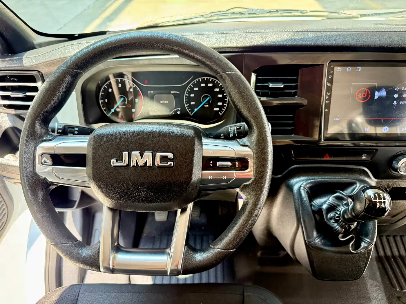 Jiangling JMC Fushun 2025 2025 Model 2.0T 6MT Diesel Short Wheelbase Medium-High Roof Commercial MPV 5/6 Seats