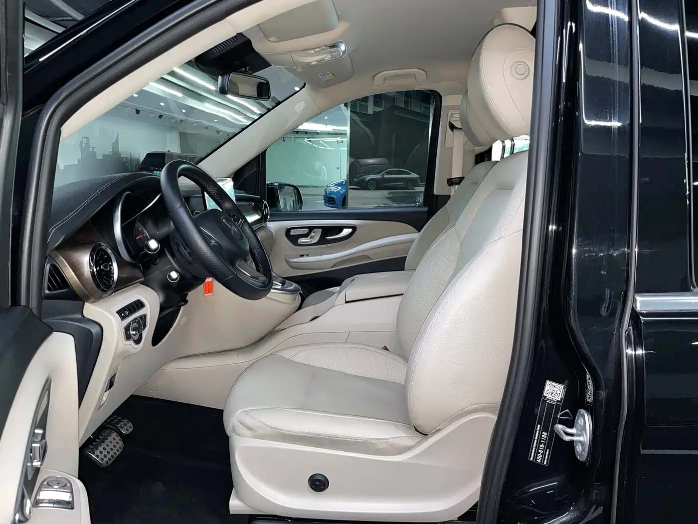 Mercedes-Benz V-Class 2020 Model V 260 L Long Wheelbase Luxury фото 12