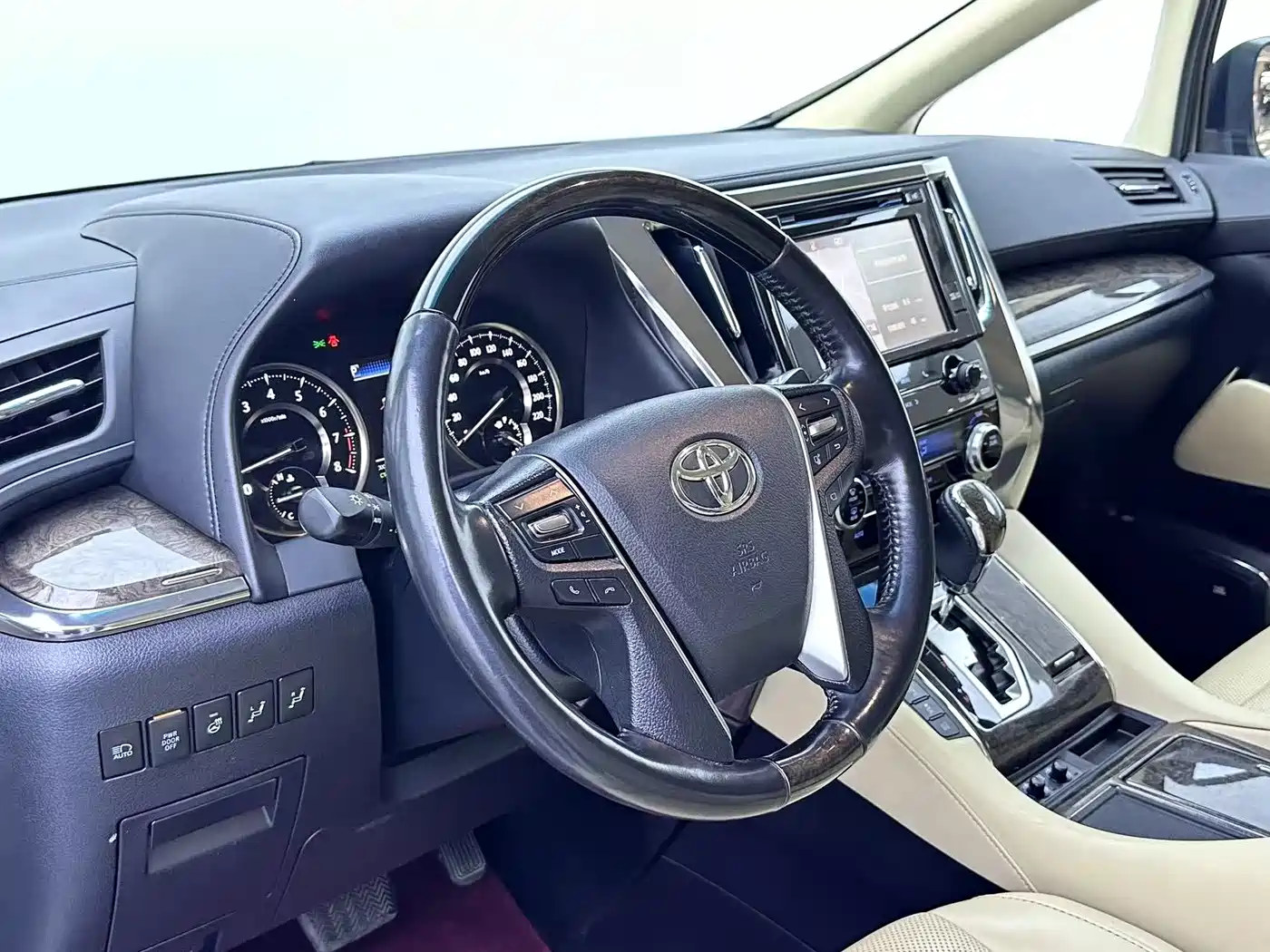 Toyota Alphard 2018 3.5L Premium фото 4