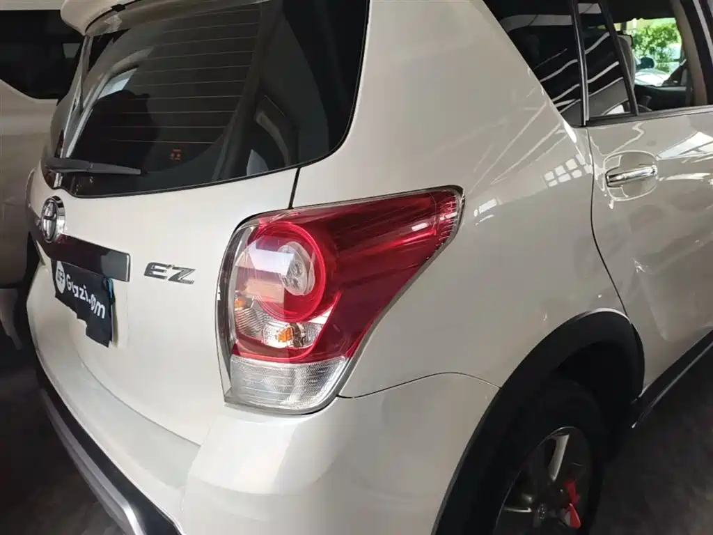 Toyota E'Z 2015 180E CVT Crossover Edition фото 8