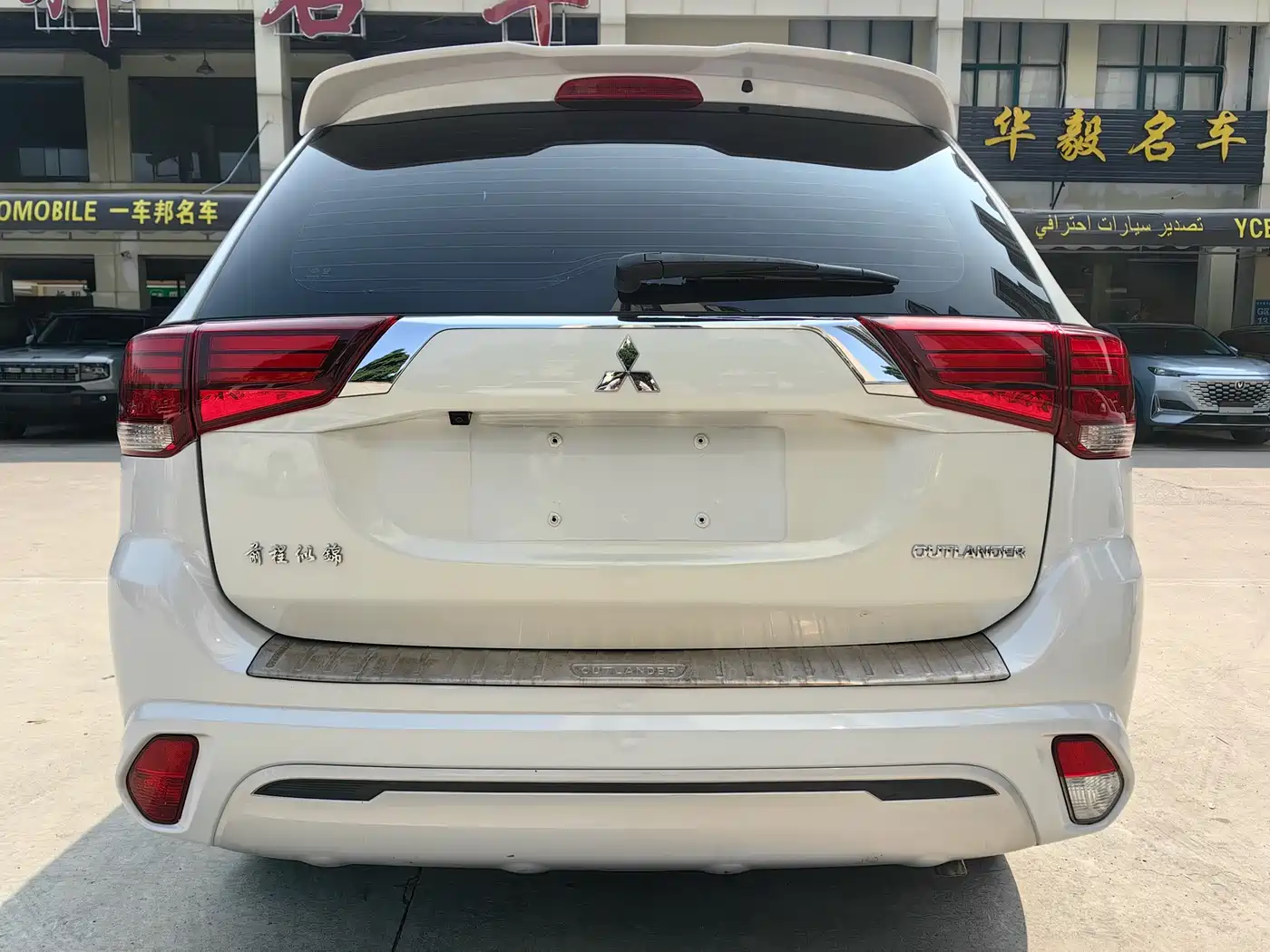 MITSUBISHI OUTLANDER