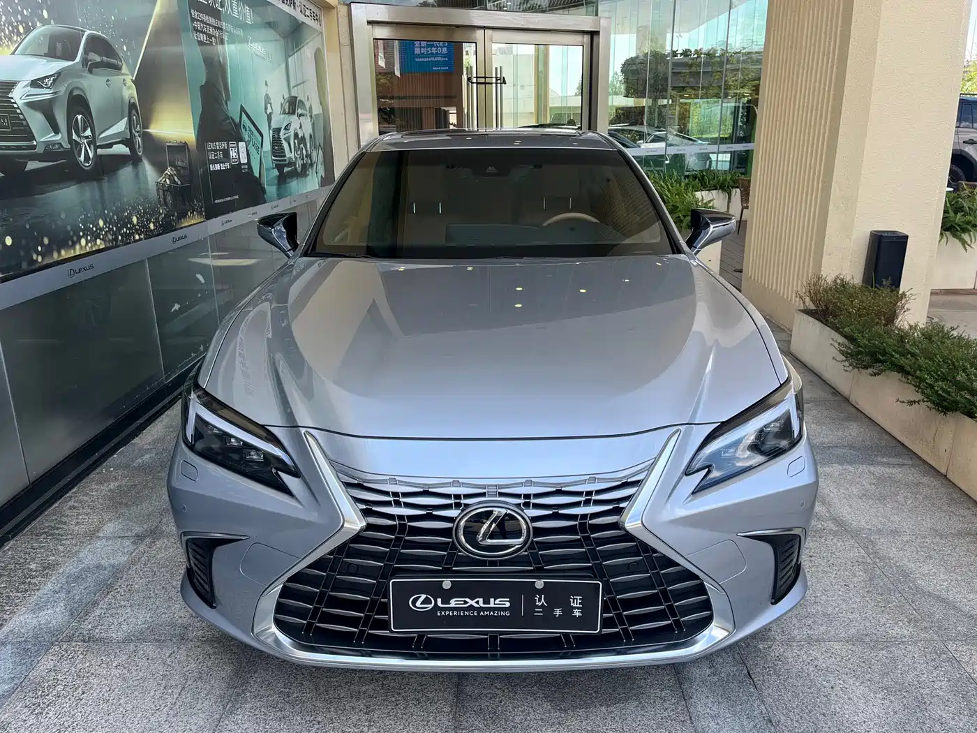 Фото 2 - Lexus ES