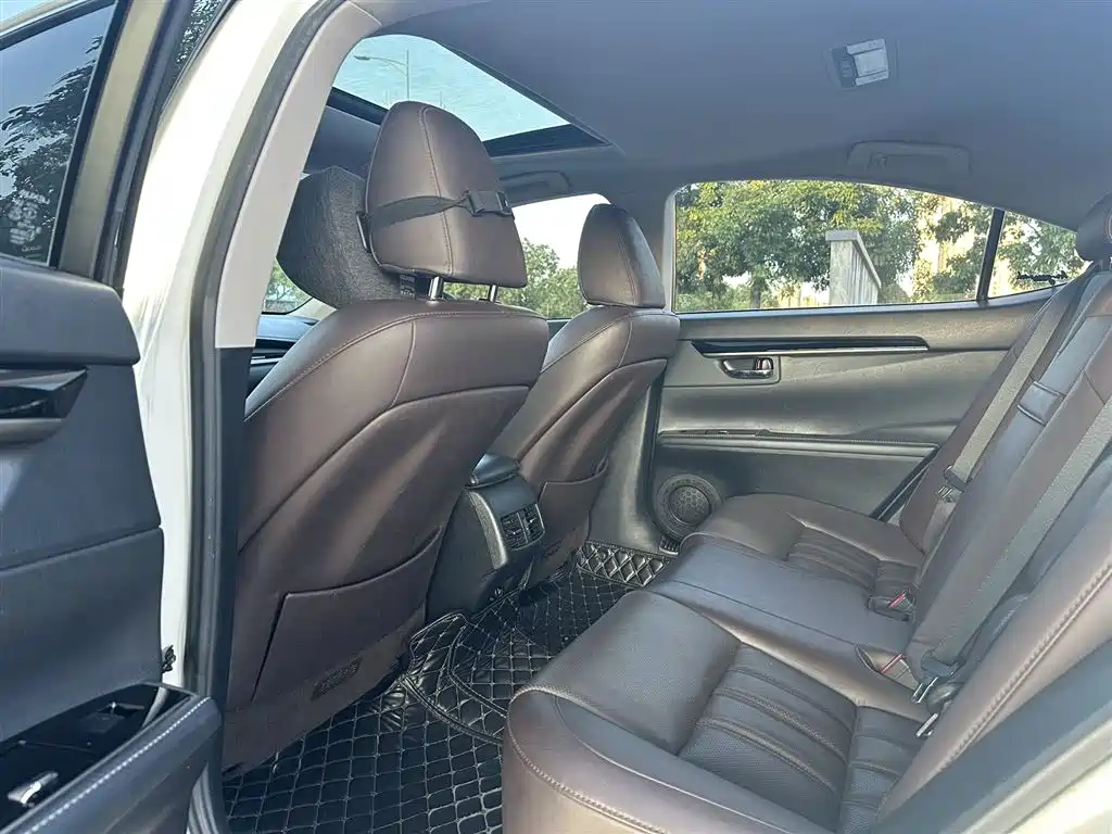 Lexus ES 2017 200 30th Anniversary Edition фото 6