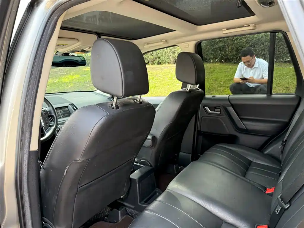 Land Rover Freelander 2 2014 2.2T SD4 SE Diesel Edition фото 9