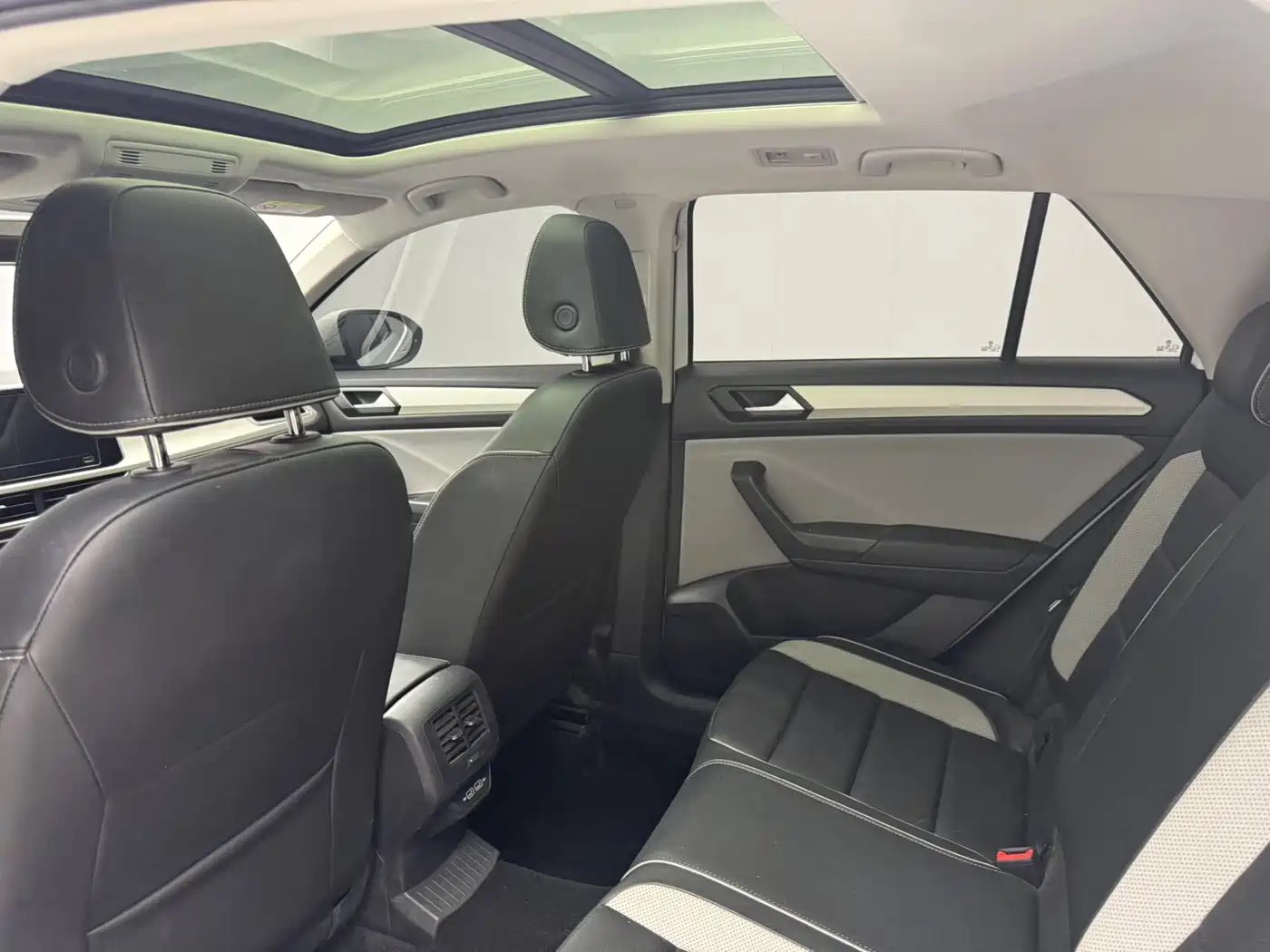 Volkswagen T-ROC 2023 280TSI DSG 2WD Time Edition фото 7