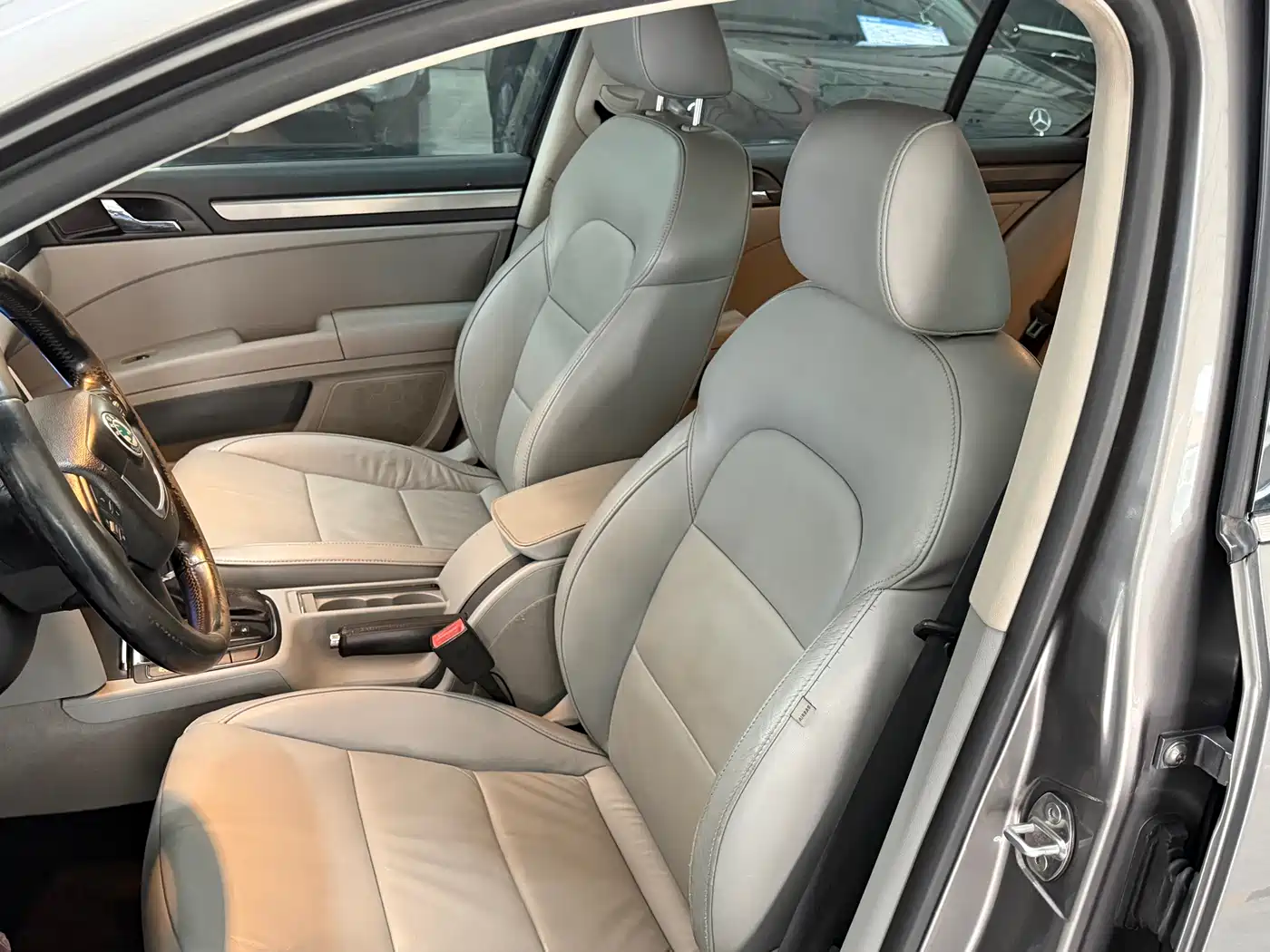 Škoda Superb 2012 1.8TSI Automatic Noble Elegance Edition фото 12