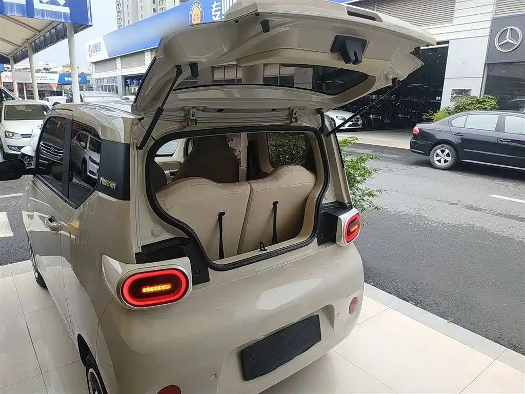 WULING AUTOMOBILE HONGGUANG MINIEV