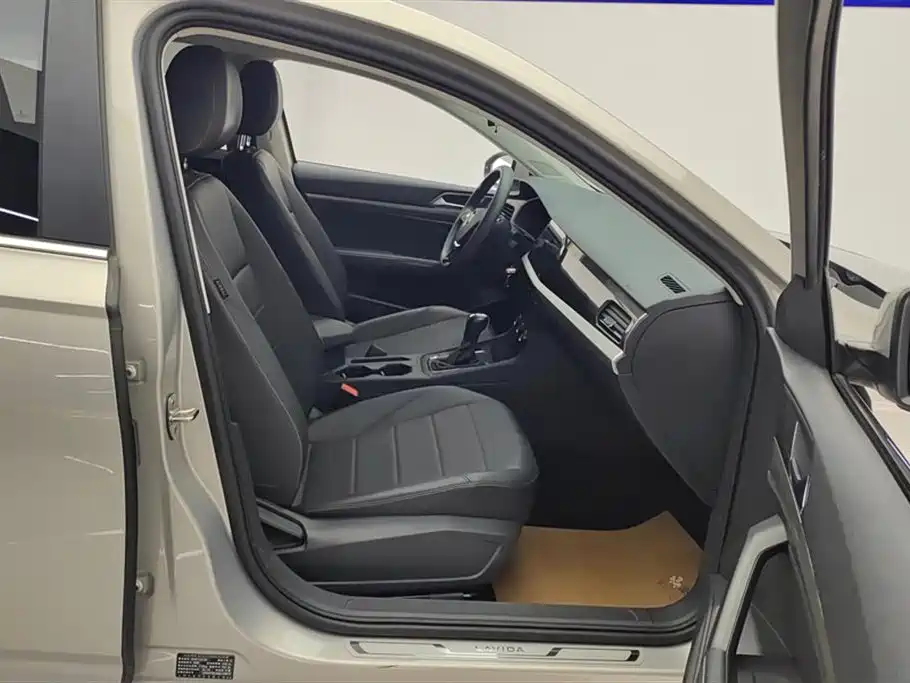 Volkswagen Lavida 2021 1.5L Auto Comfort Edition фото 8