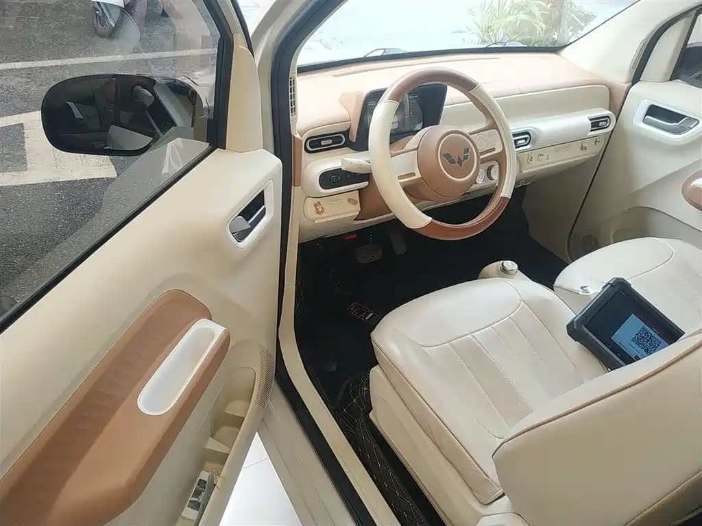 WULING AUTOMOBILE HONGGUANG MINIEV