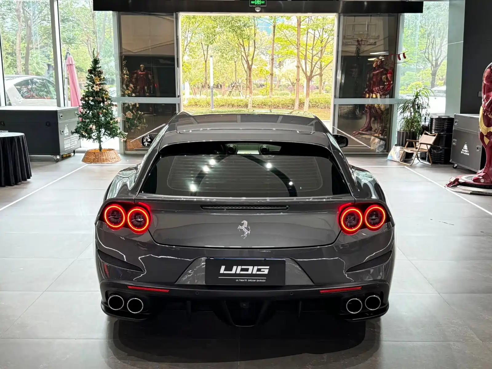 Photo 9 - Ferrari GTC4Lusso