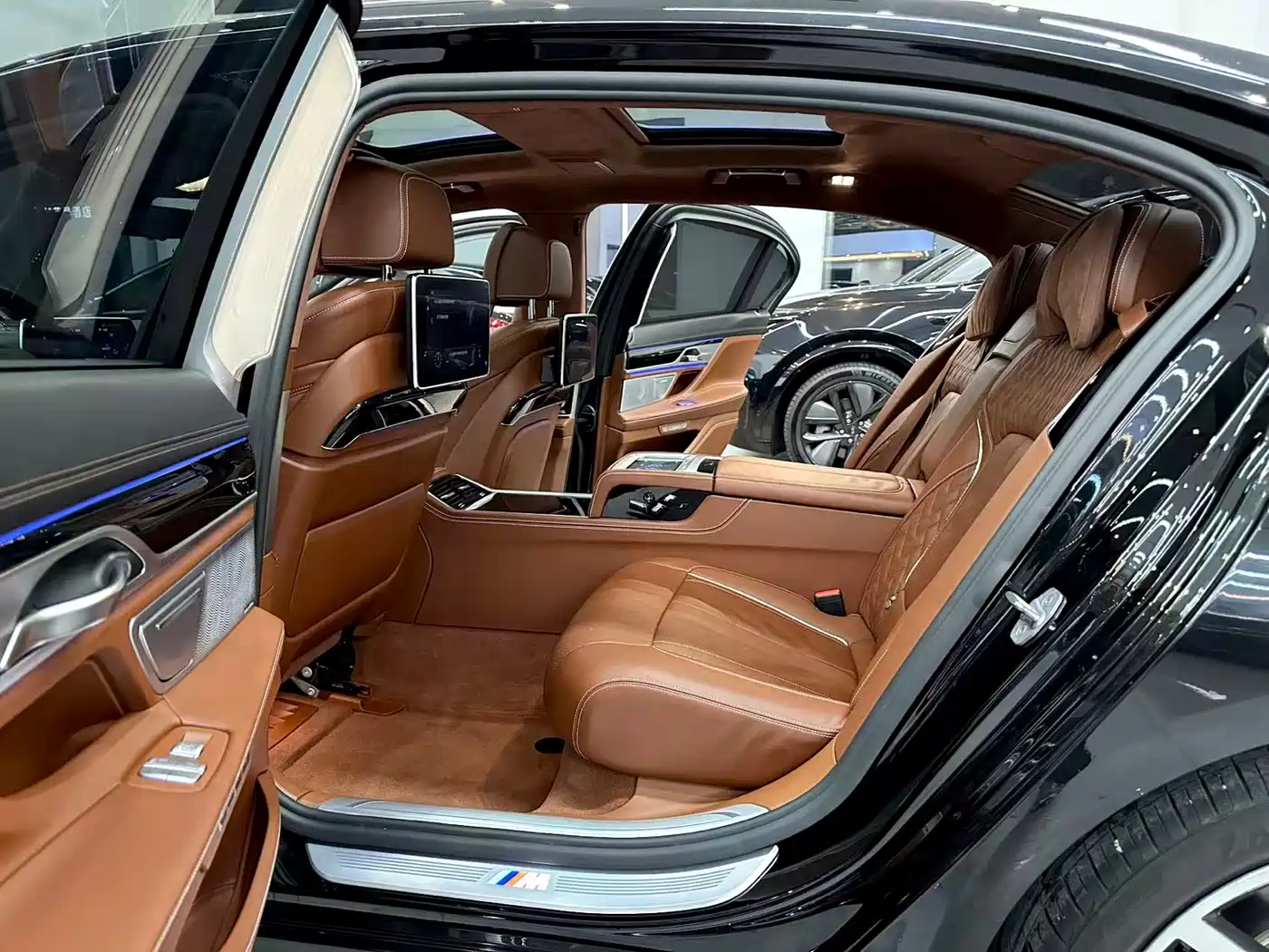 BMW 7 Series 2018 740Li xDrive Premium Type M Sport Package фото 7