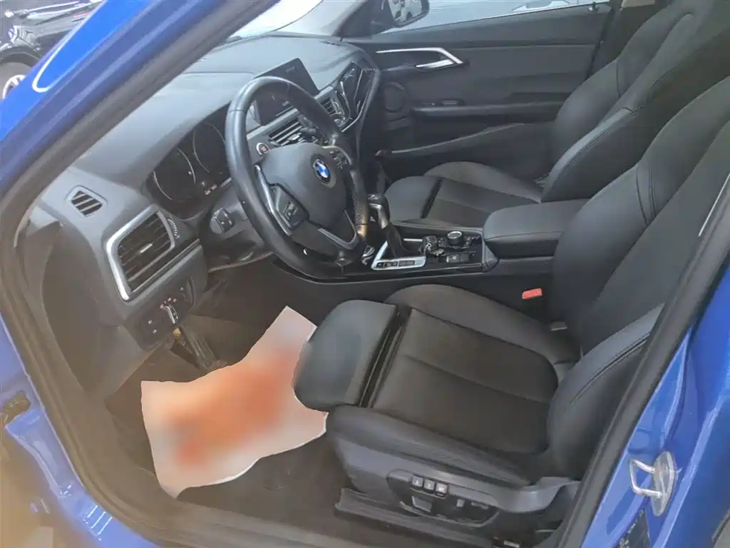 BMW 1 Series 2018 118i Sport Edition фото 15