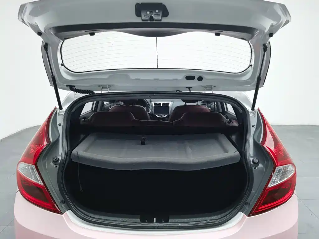 Hyundai Reina 2015 2014 Model 1.4L Automatic TOP