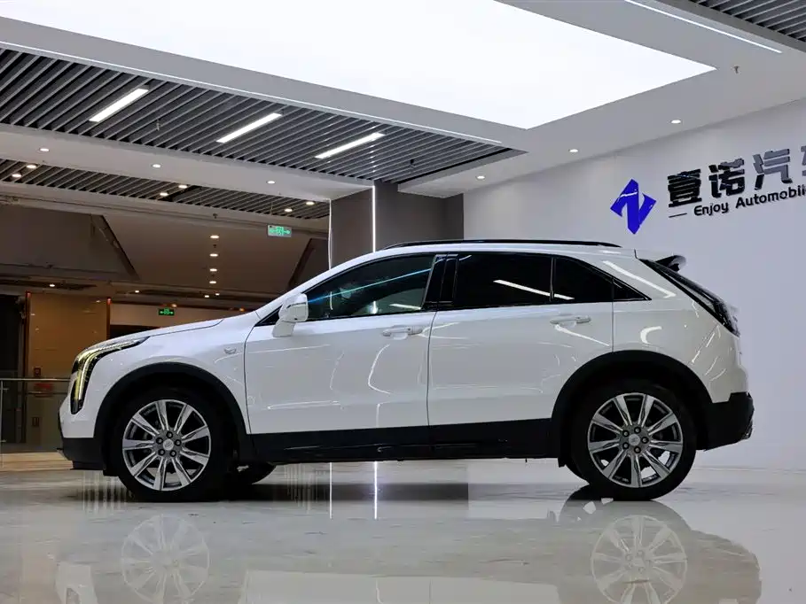 Фото 4 - Cadillac XT4