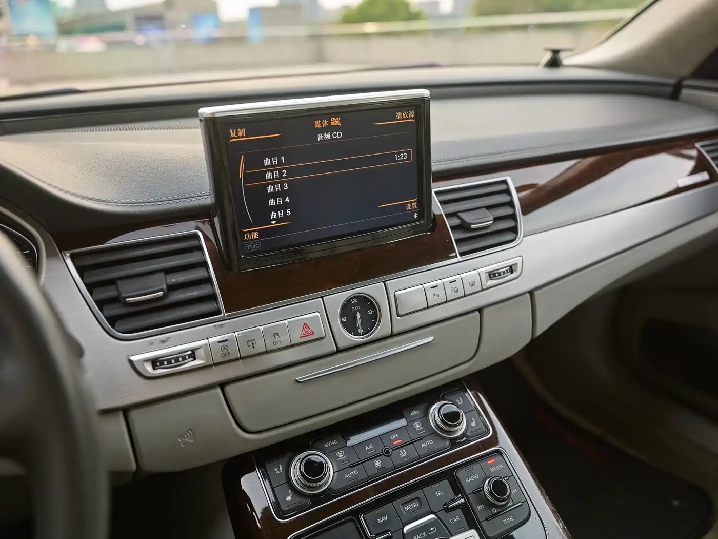 Audi A8 2014 A8L 60 TFSI quattro Exclusive фото 14