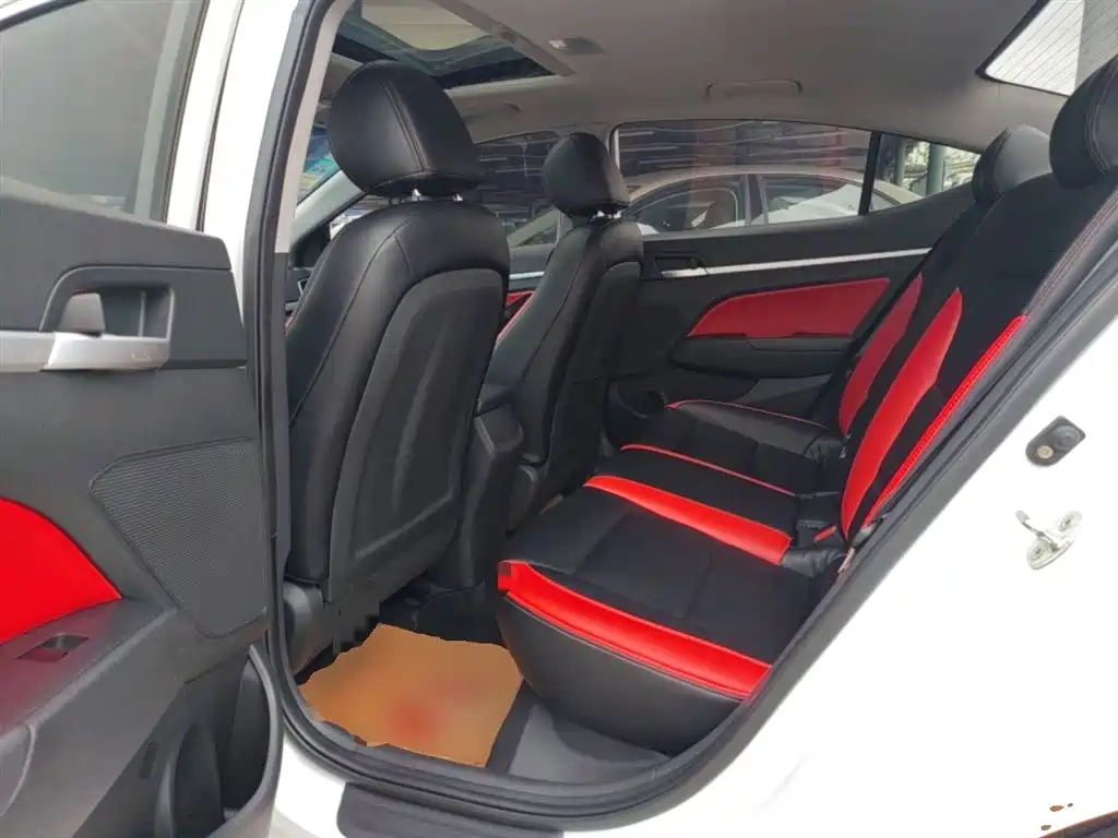 Hyundai Elantra 2016 Model 1.6L Automatic Smart Elite фото 17