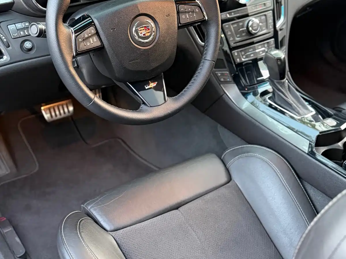 Cadillac CTS (Import) 2012 6.2L CTS-V COUPE фото 6
