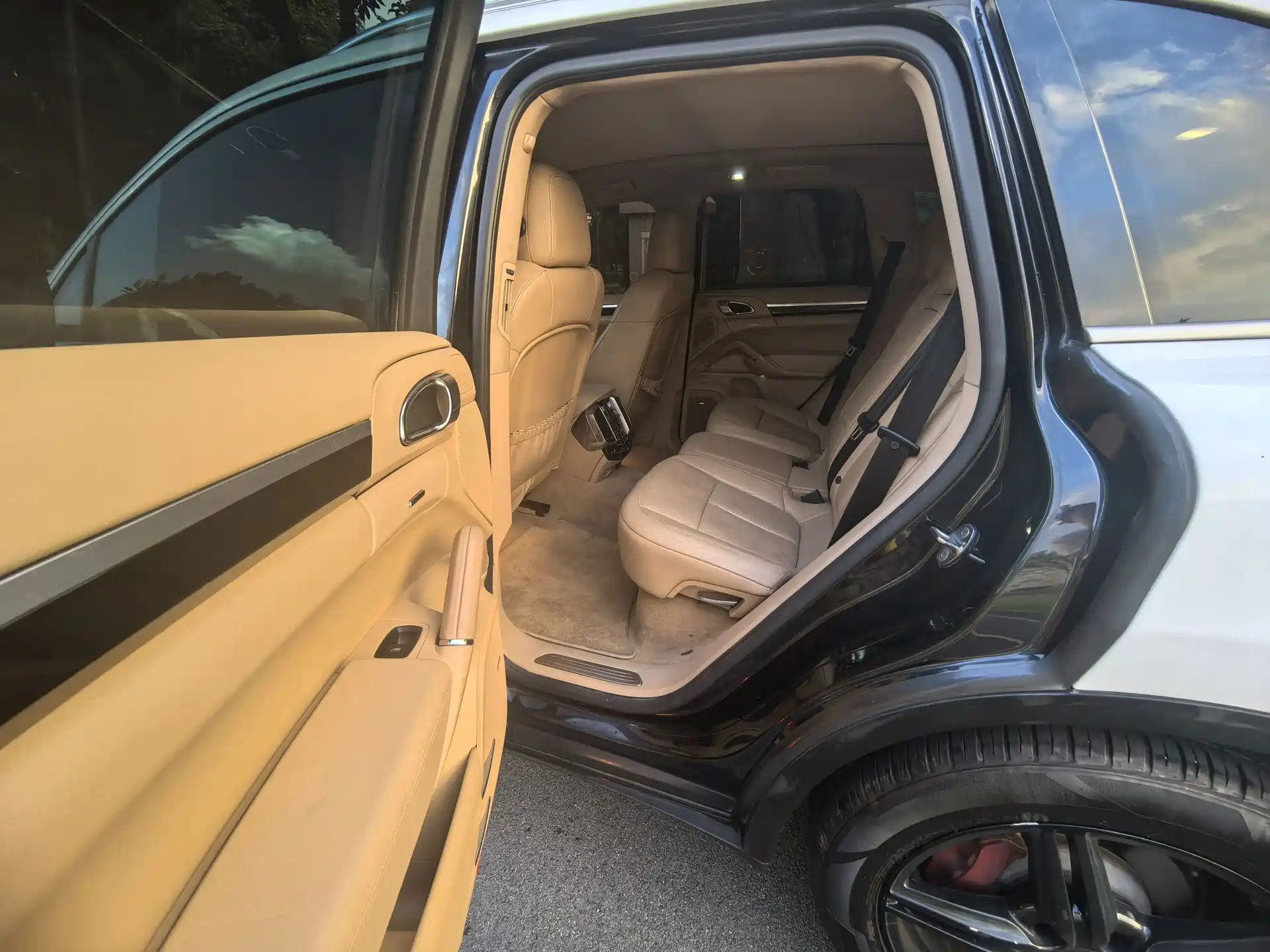 Photo 5 - Porsche Cayenne