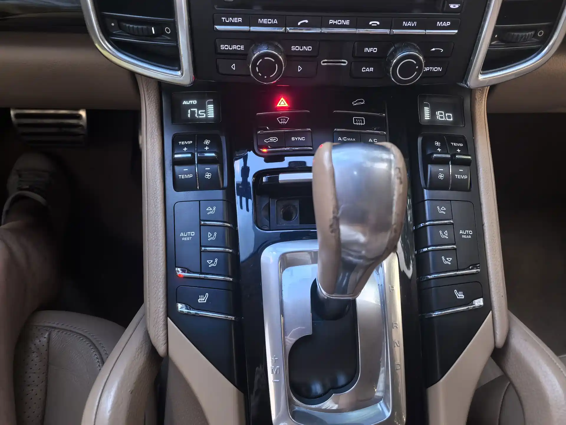 Photo 11 - Porsche Cayenne