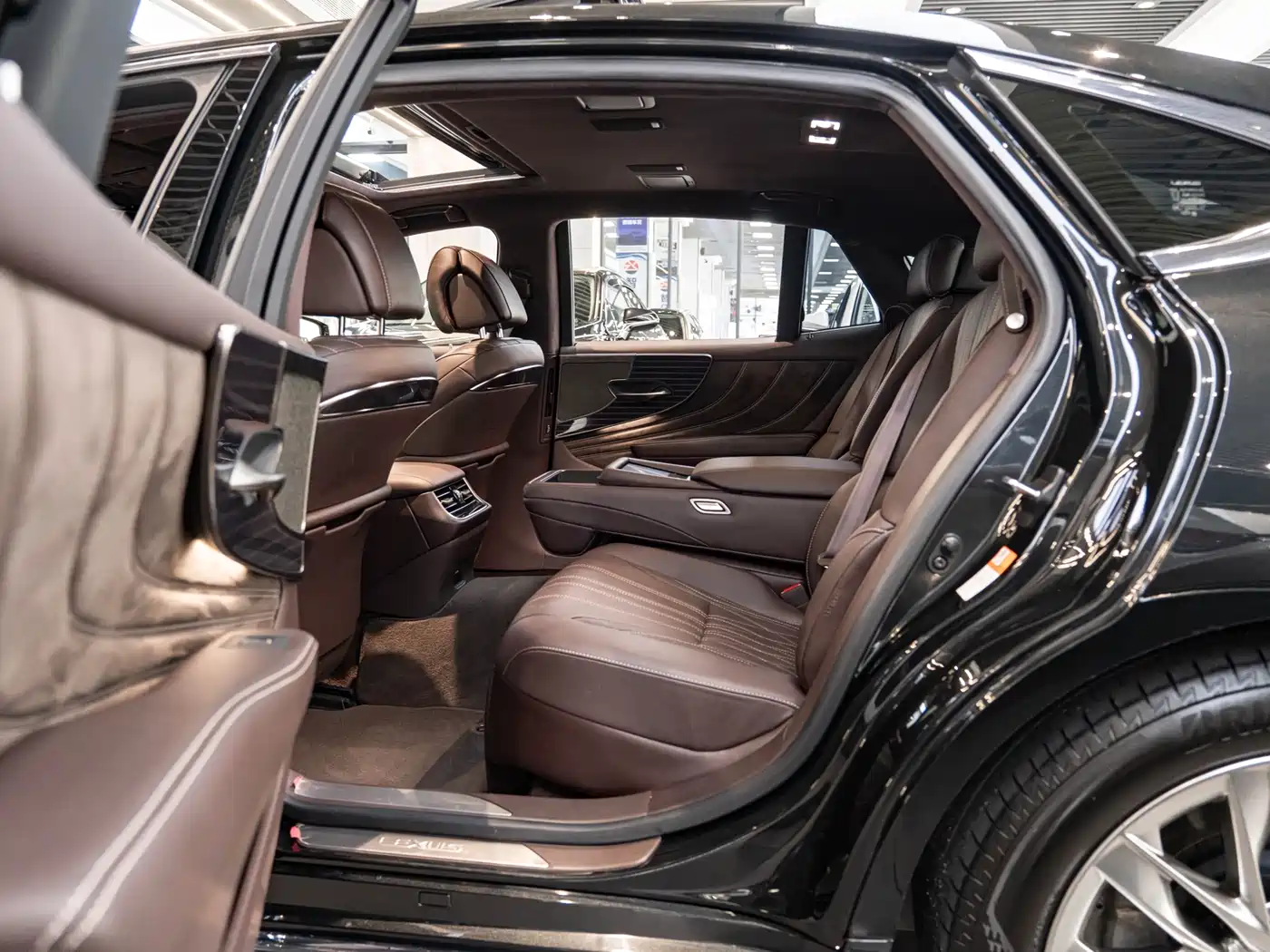 Lexus LS 2020 500h Luxury (China VI) фото 10