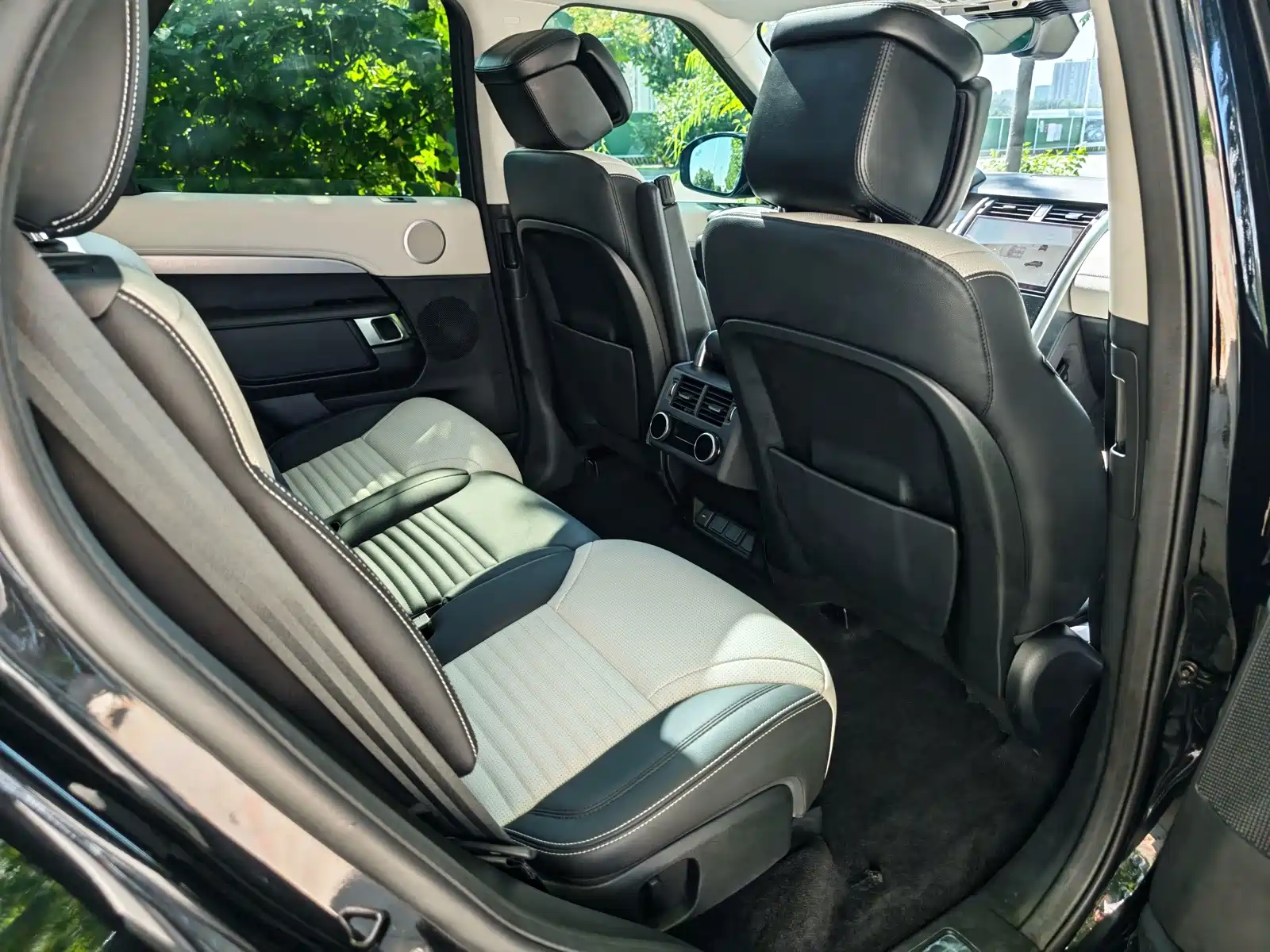 Photo 17 - Land Rover Discovery