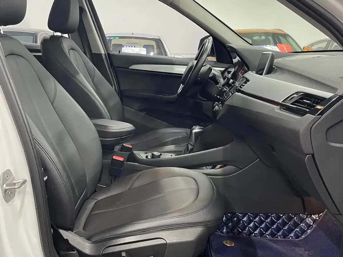 BMW X1 2016 sDrive18Li Premium Model фото 13