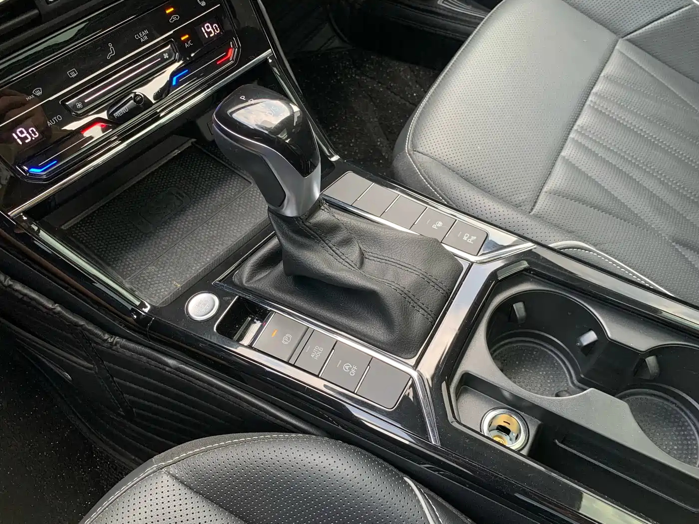 Volkswagen Passat 2023 330TSI Starlight Luxury Edition фото 20