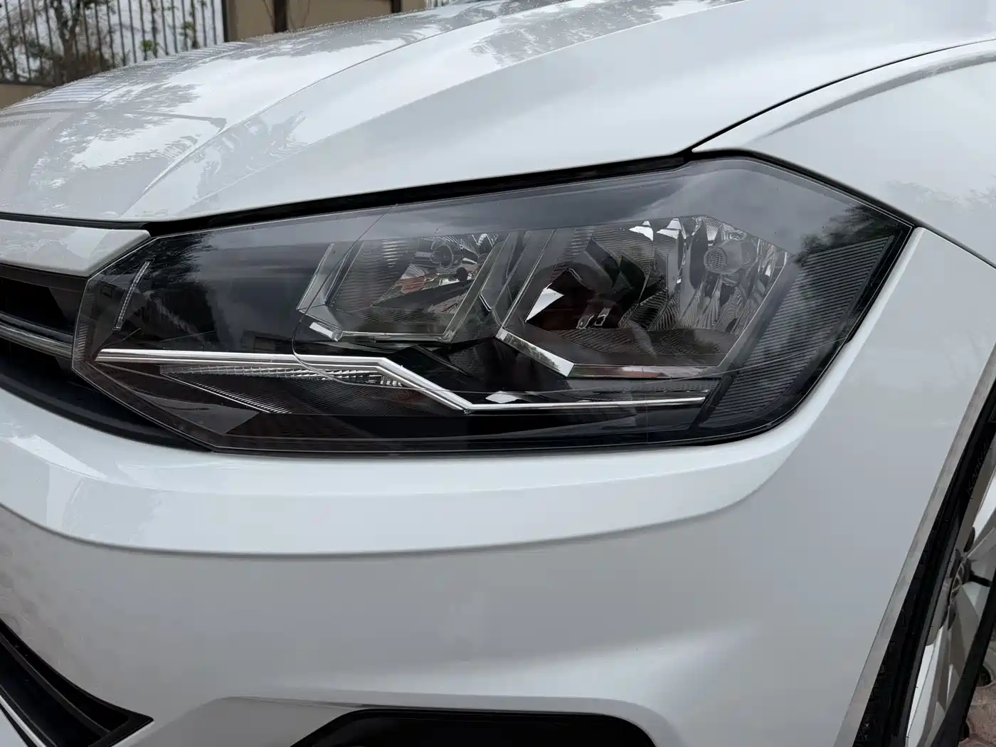 VOLKSWAGEN POLO