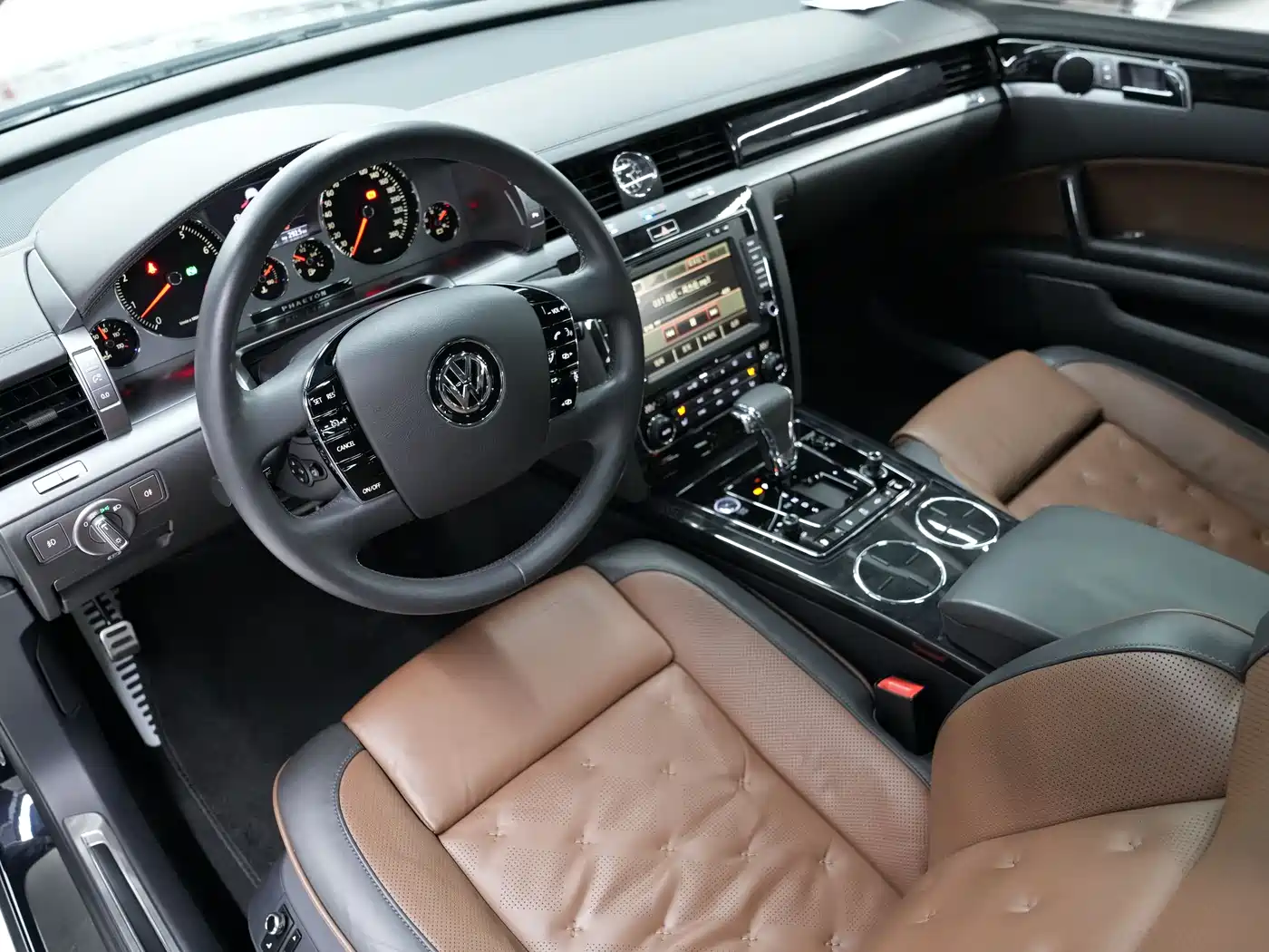 Volkswagen Phaeton 2015 Model 3.0L Exclusive Edition фото 25