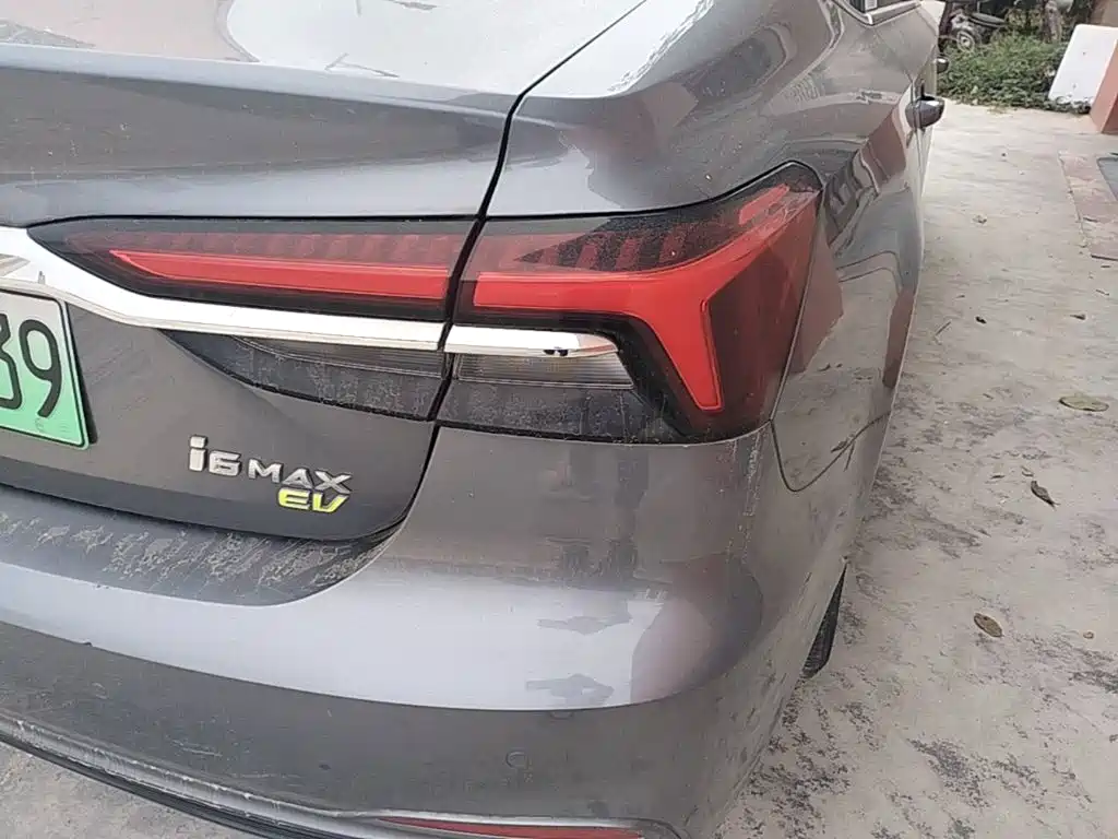 Фото 8 - Roewe i6 MAX EV