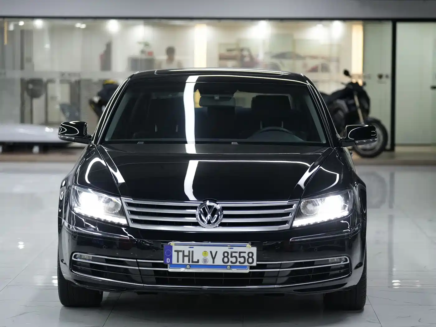Volkswagen Phaeton 2015 Model 3.0L Exclusive Edition фото 2