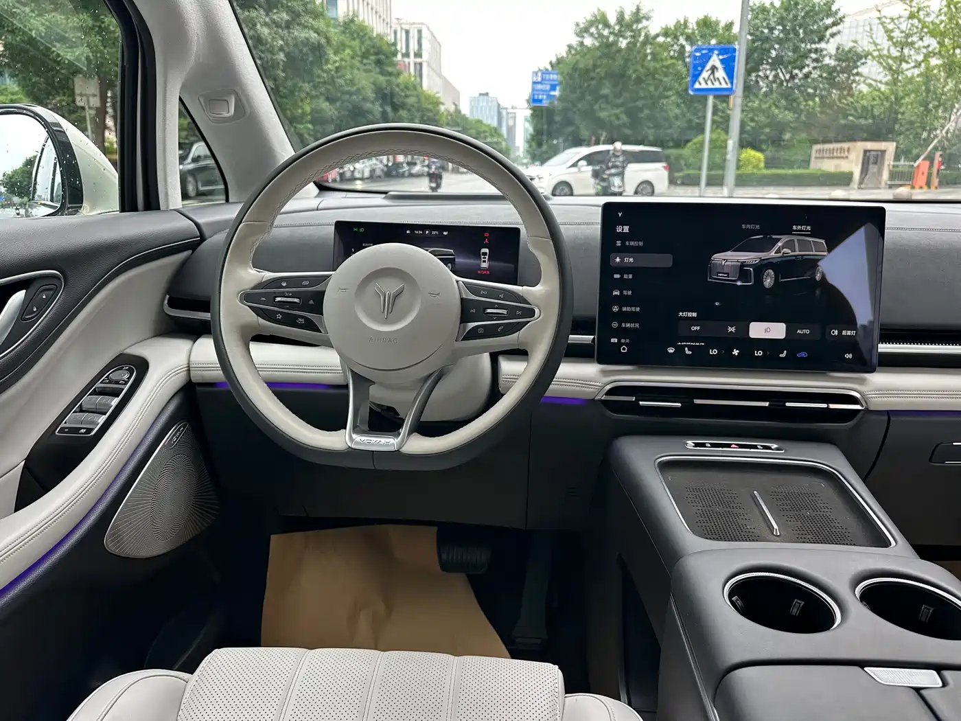 Voyah Auto Voyah Dreamer 2025 PHEV AWD Flagship Qian Kun Edition фото 11