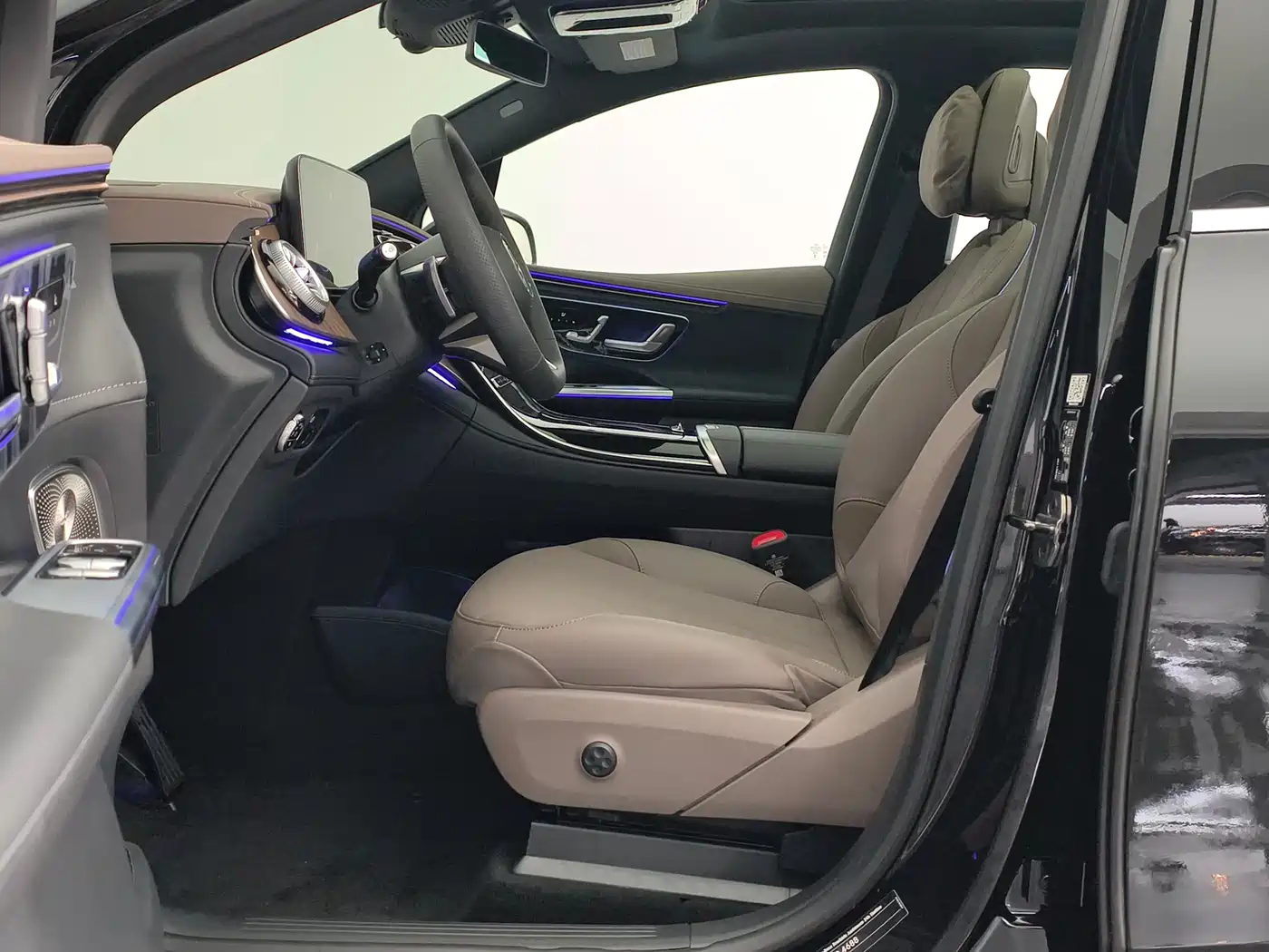 MERCEDES-BENZ EQE SUV