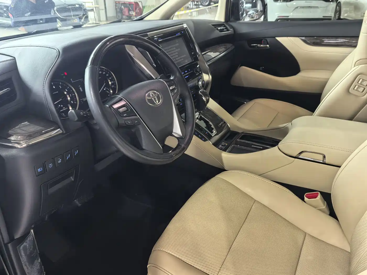 Toyota Alphard 2018 Facelift 3.5L Premium Edition фото 3
