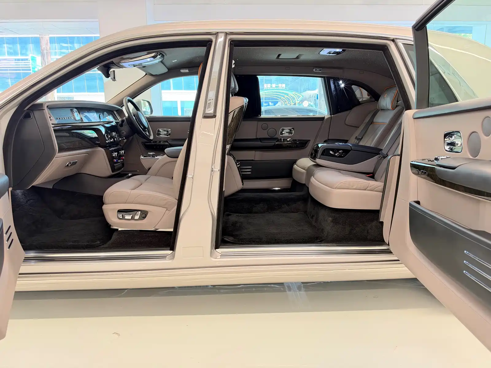 Фото 20 - Rolls-Royce Phantom