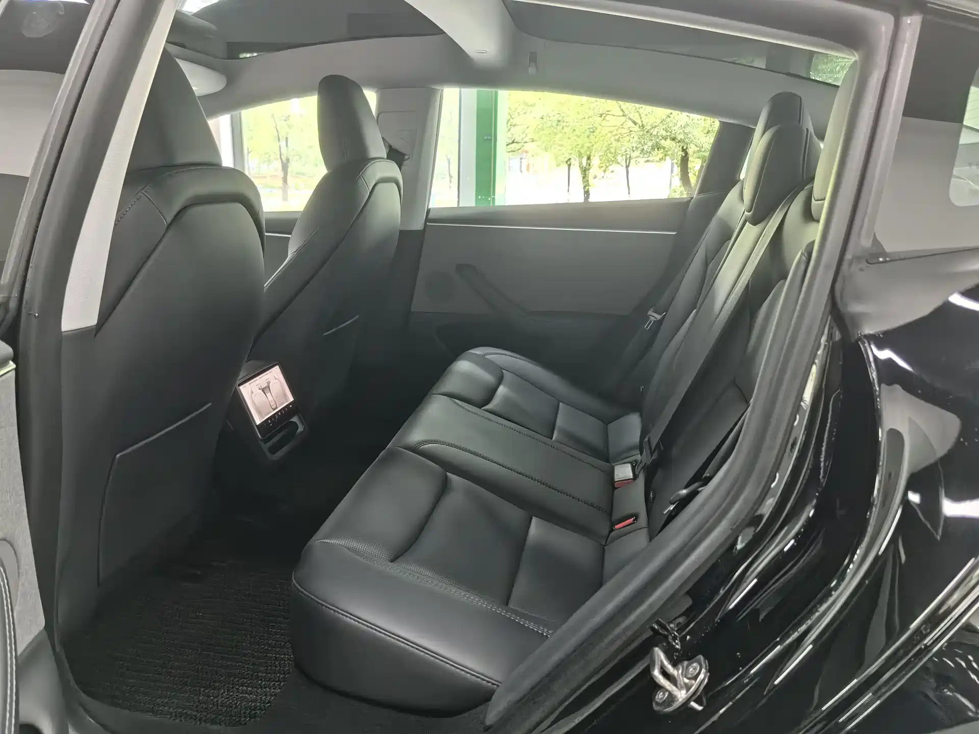 Фото 9 - Tesla Model 3